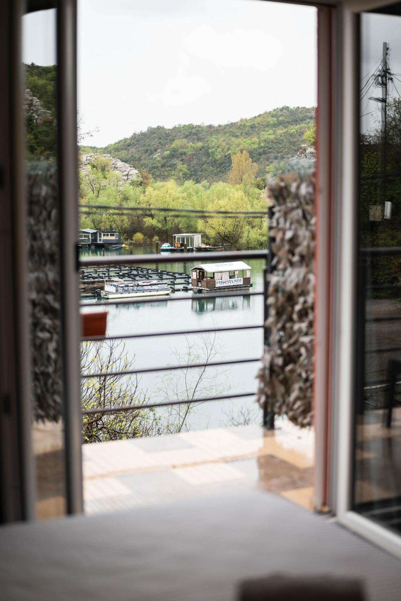 Studio Apartment Cudo Nevidjeno Karuc Εξωτερικό φωτογραφία